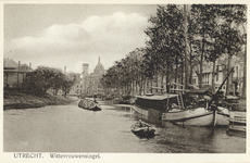 2448 Gezicht op de Stadsbuitengracht te Utrecht met rechts enkele huizen aan de Wittevrouwensingel.